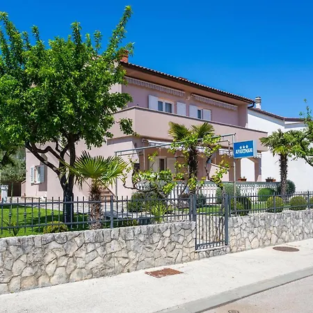 1 Bedroom In Krk Apartament *