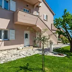 Appartement 1 Bedroom Awesome In Krk