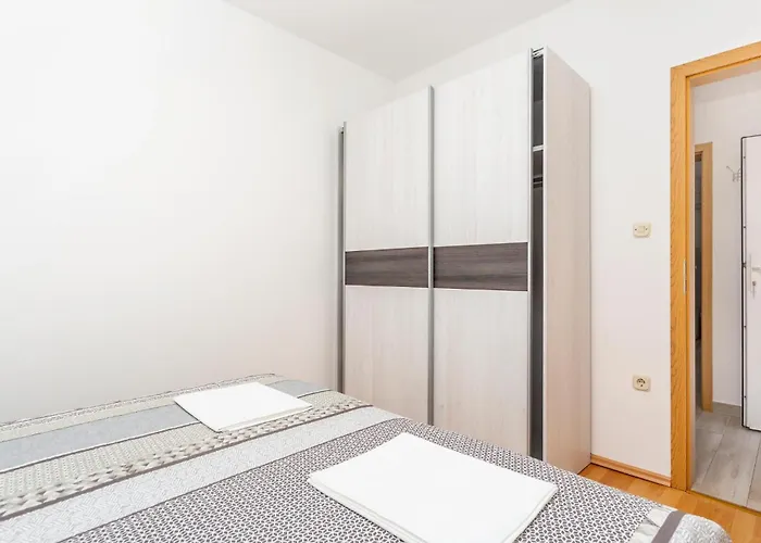 公寓 1 Bedroom In Krk 克尔克